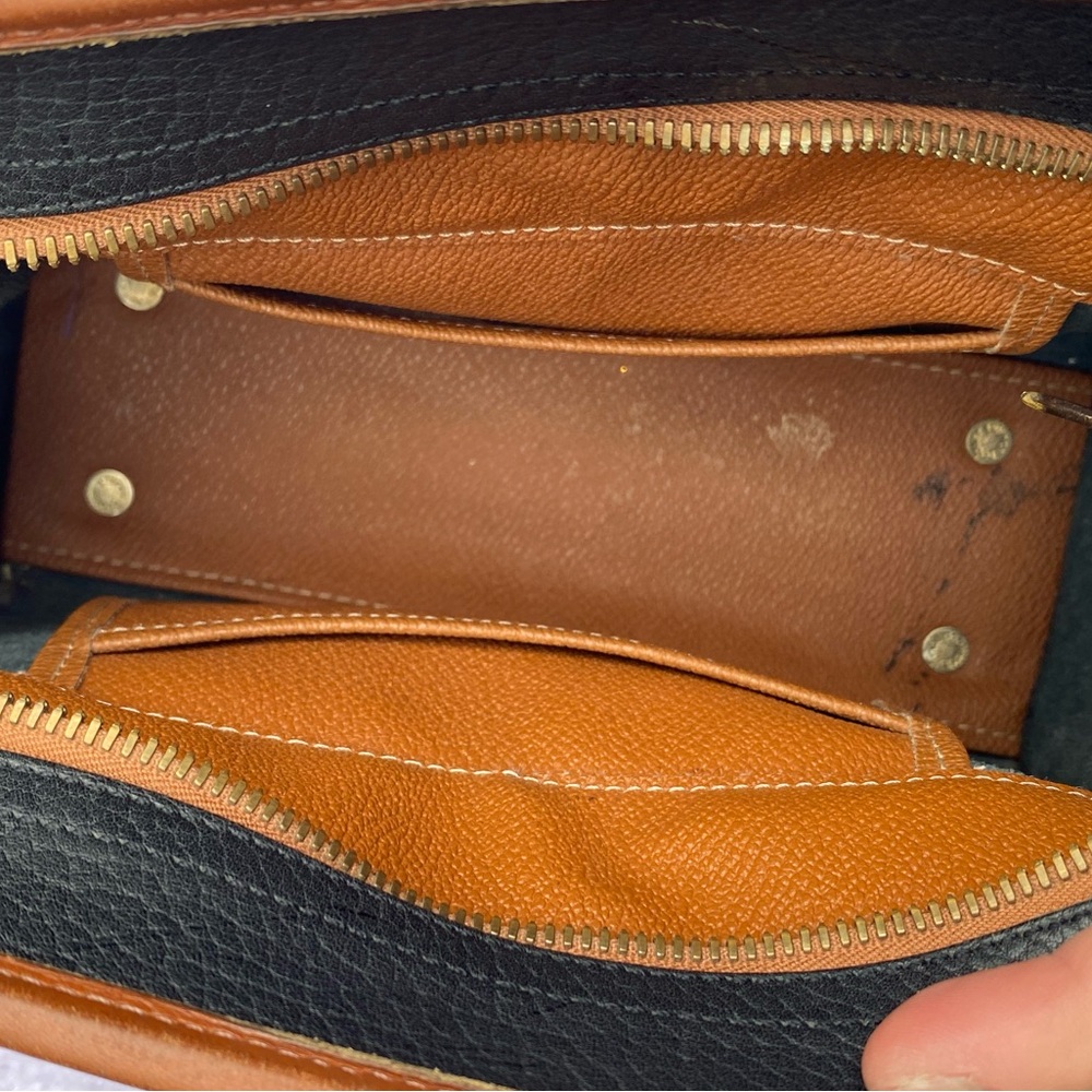 Vintage Black Dooney and Bourke Black with Tan Trim Zip Top Buckle Shoulder‎ Bag - Picture 9 of 11